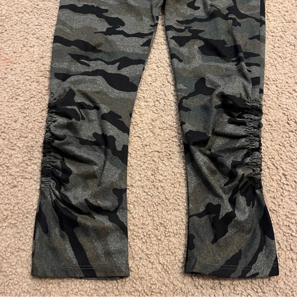 Socialite camouflage leggings, Medium - Picture 3 of 5